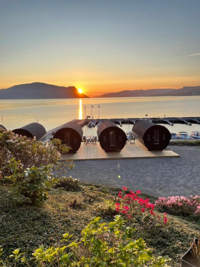 Smaken Av Ryfylke Event As Overnatting, Bygningen Drives Ikke Som Hotell Hjelmeland 外观 照片